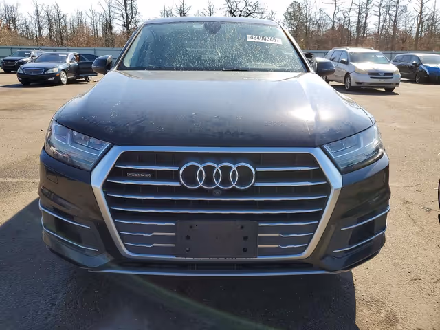 Audi Q7 - фото 1