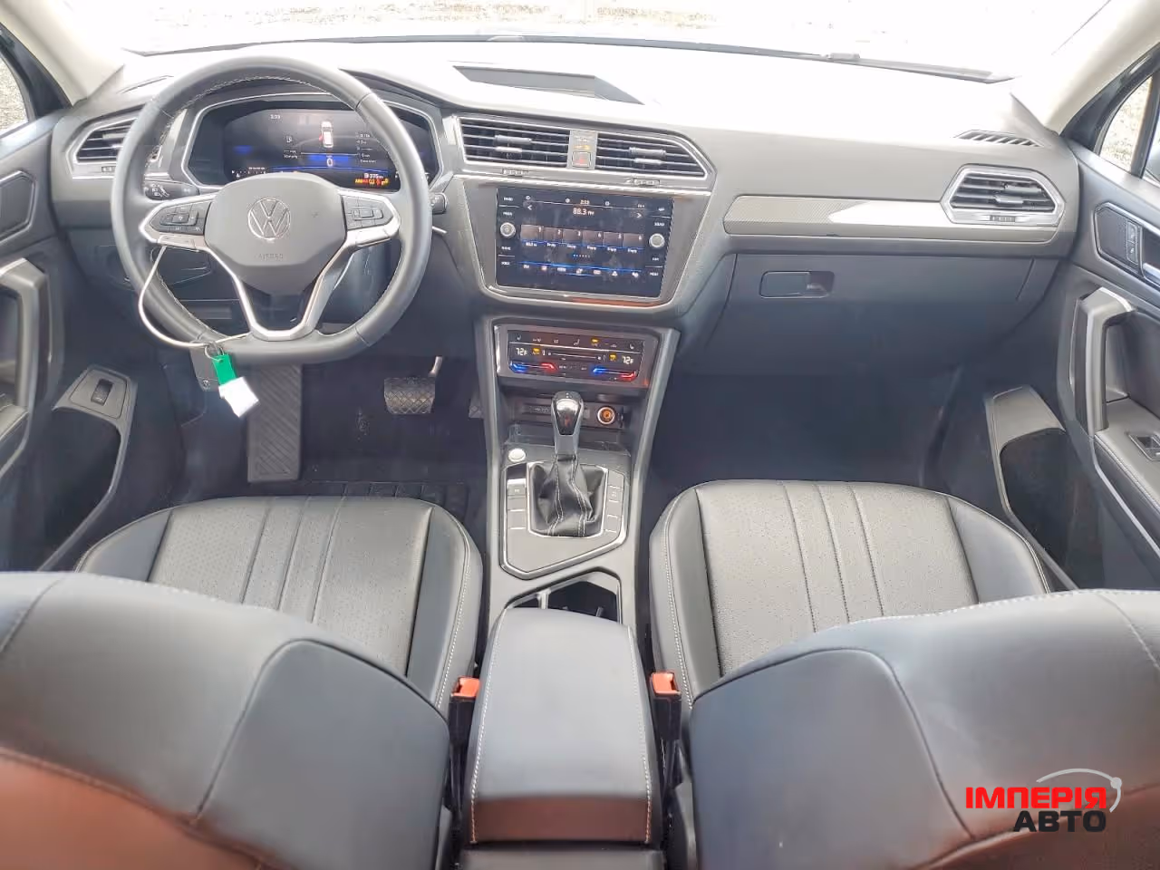 Volkswagen Tiguan - фото 8