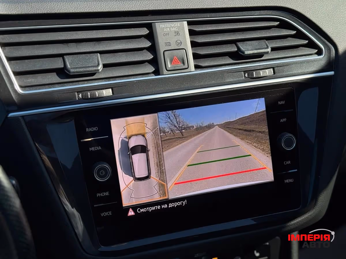 Volkswagen Tiguan - фото 12