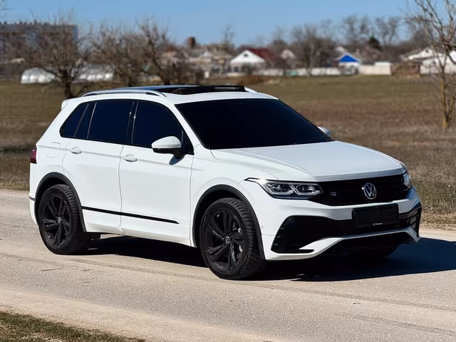 Volkswagen Tiguan - фото 4