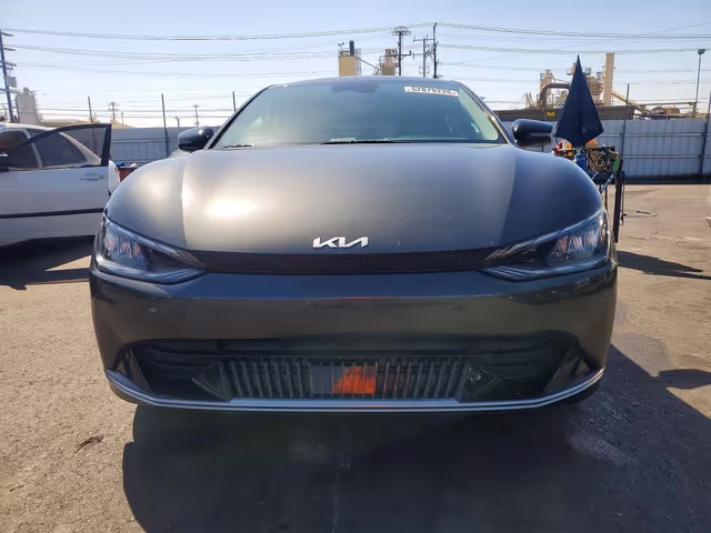 Kia EV6 - фото 1