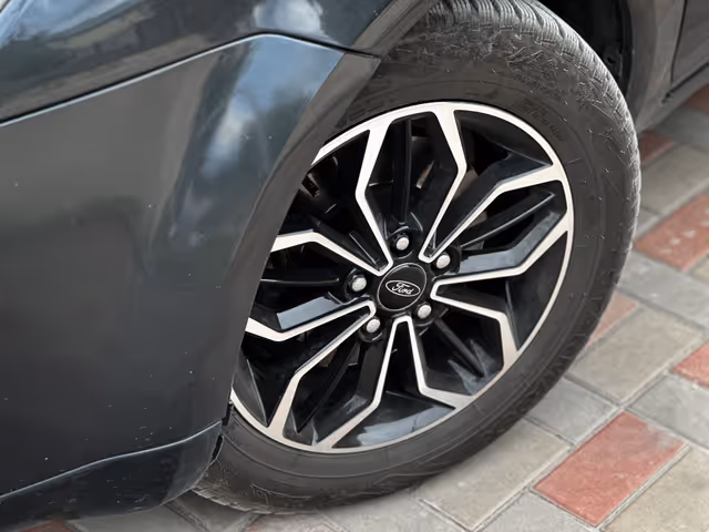 Ford C-MAX - фото 4