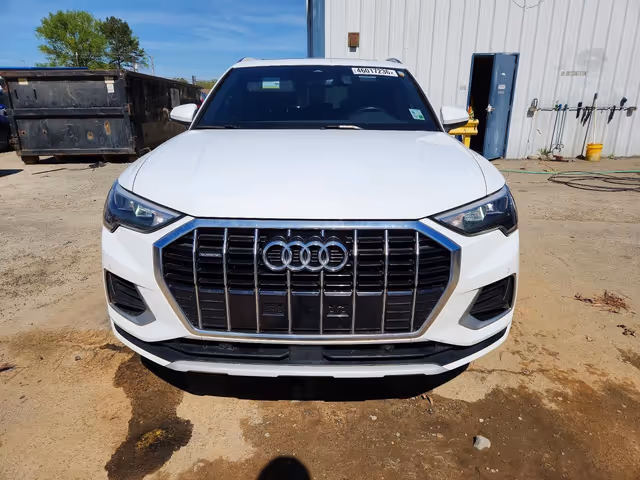 Audi Q3 - фото 1