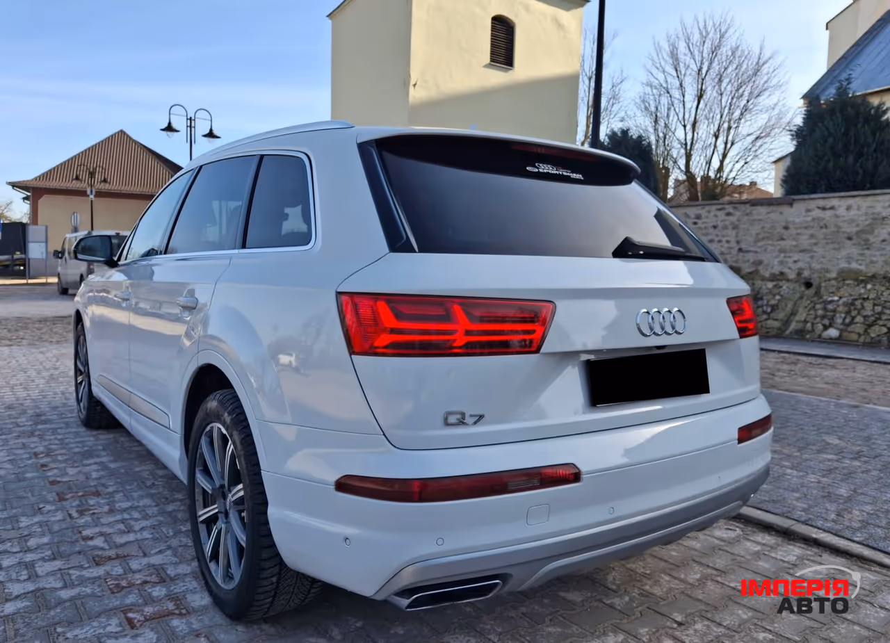 Audi Q7 - фото 7