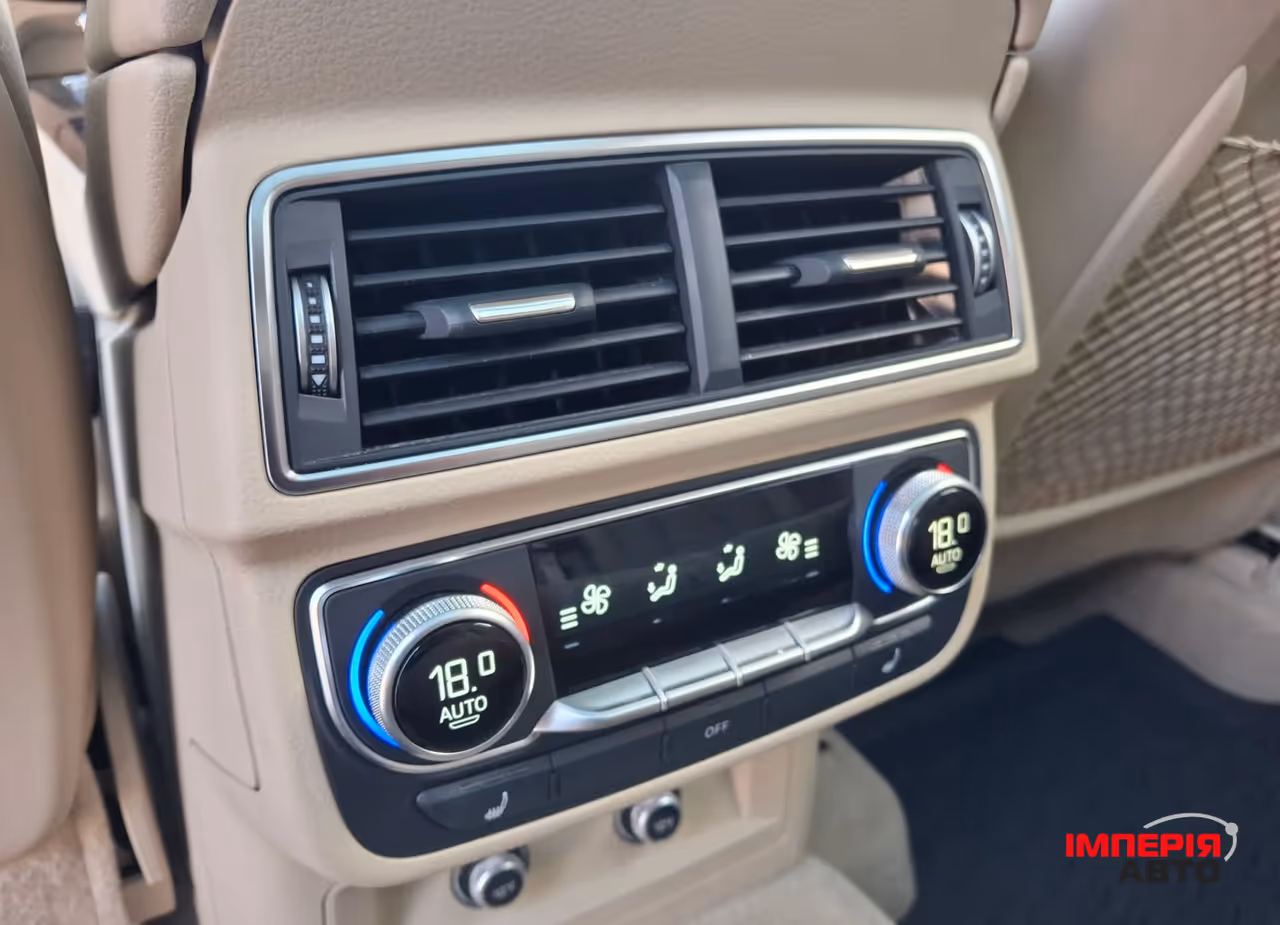 Audi Q7 - фото 16