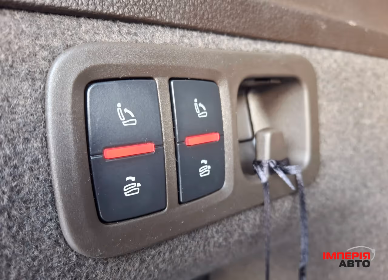 Audi Q7 - фото 24