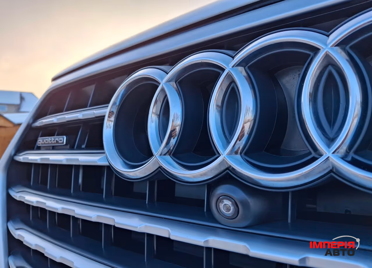 Audi Q7 - фото 11