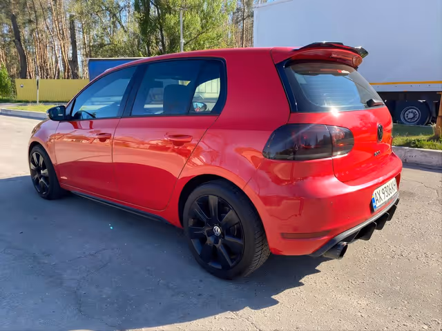 Volkswagen Golf GTI - фото 4