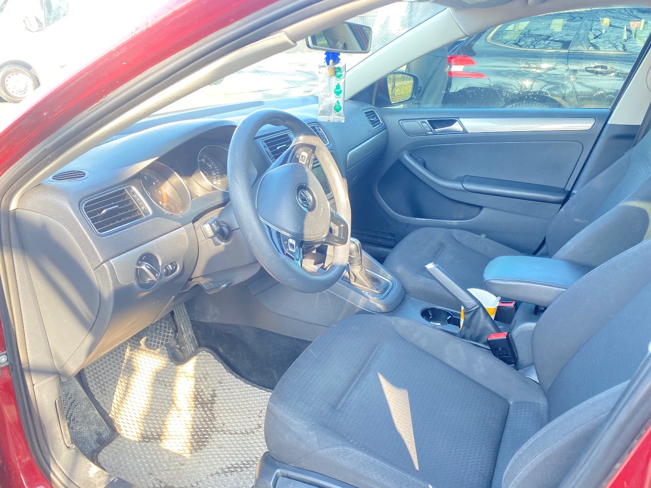 Volkswagen Jetta - фото 7