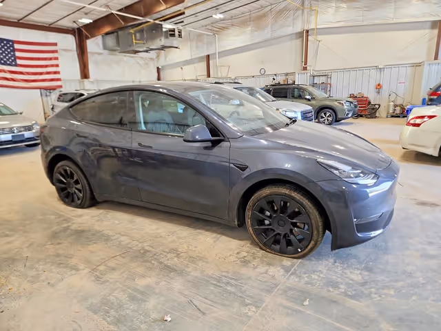 Tesla Model Y - фото 4