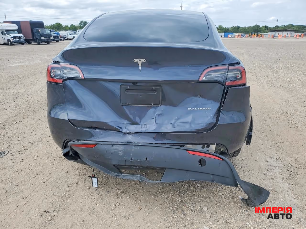 Tesla Model Y - фото 6