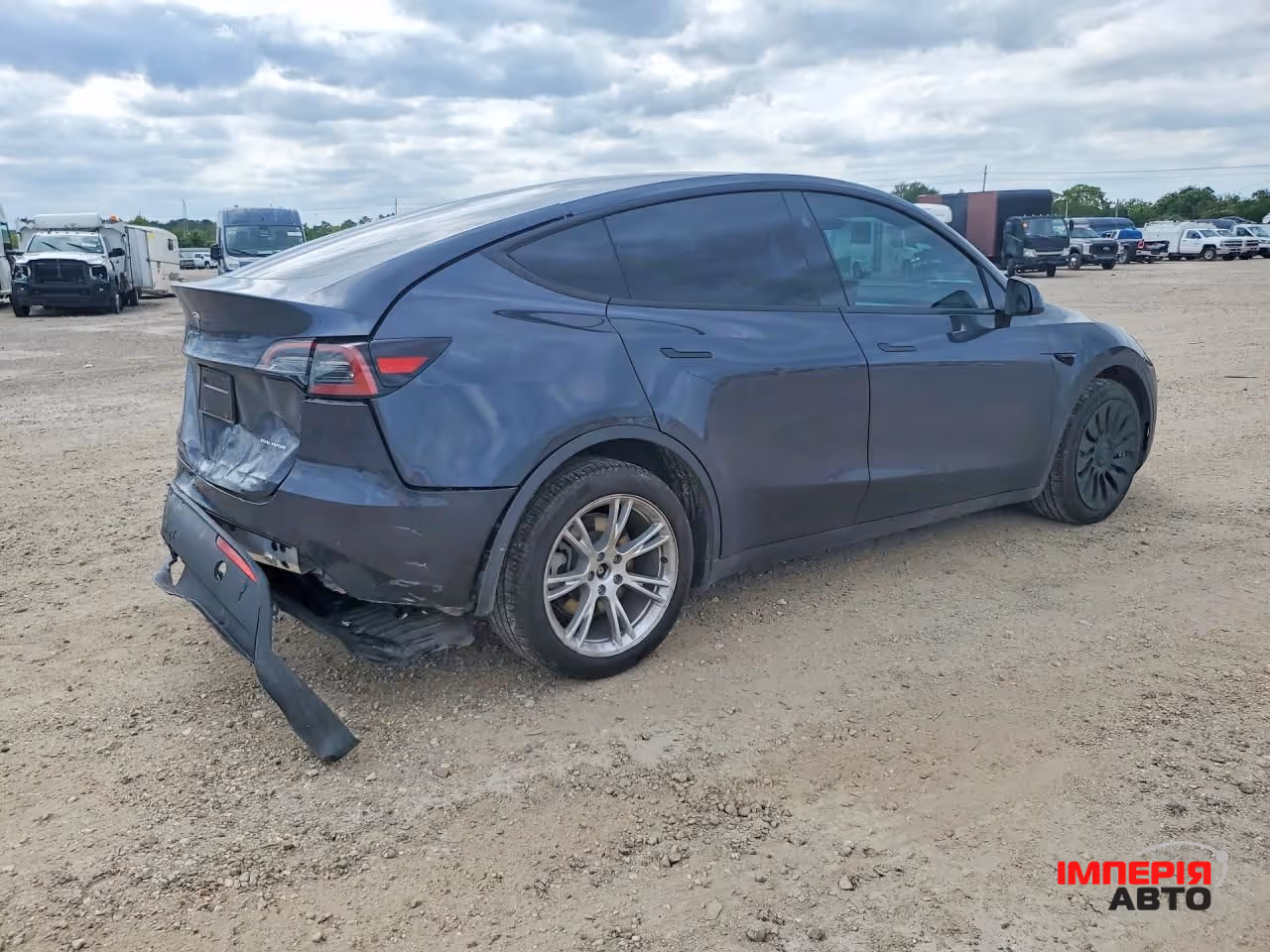 Tesla Model Y - фото 3