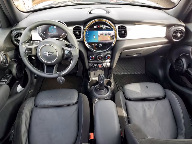 Mini Hatch - фото 1