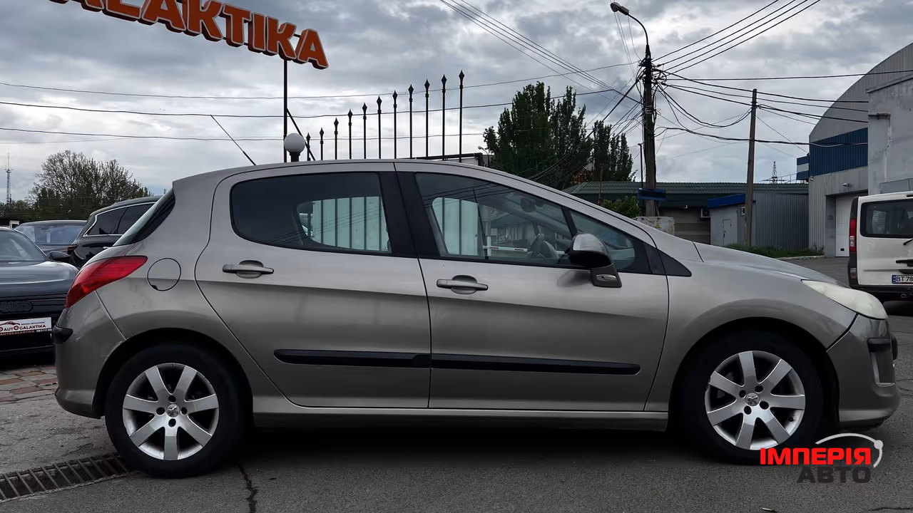 Peugeot 308 - фото 8