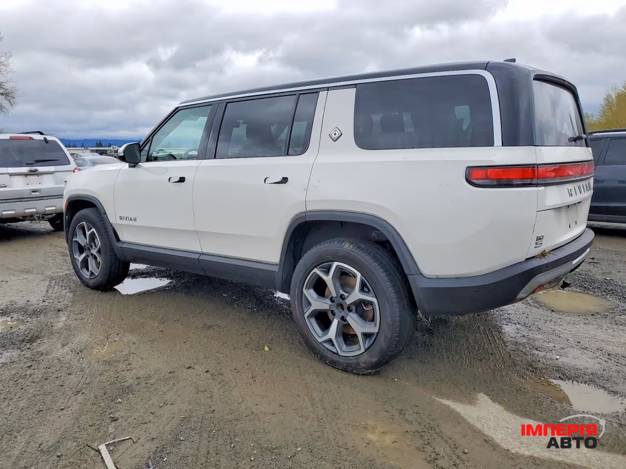 Rivian R1S - фото 4