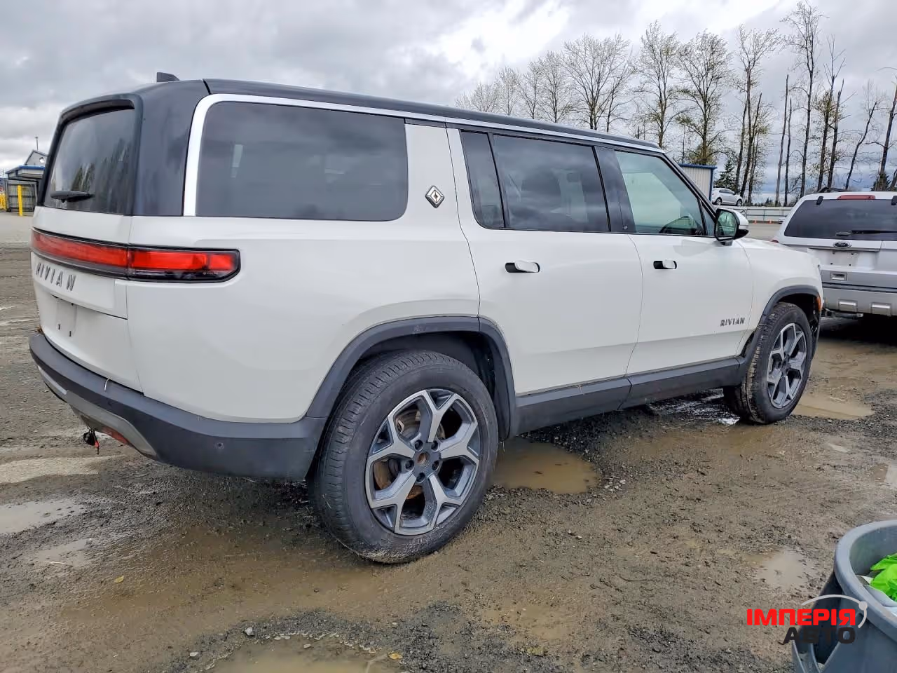 Rivian R1S - фото 6