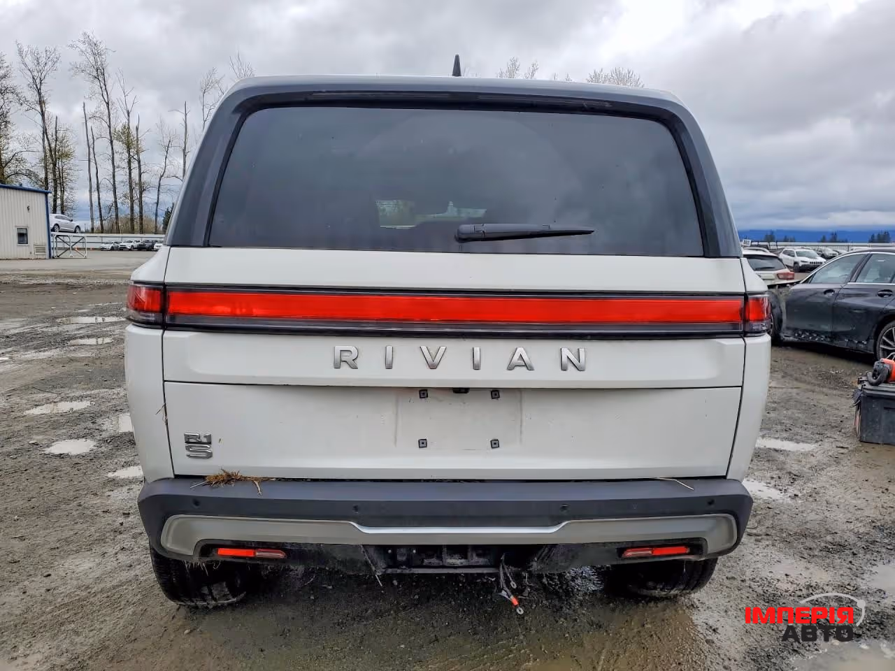 Rivian R1S - фото 5