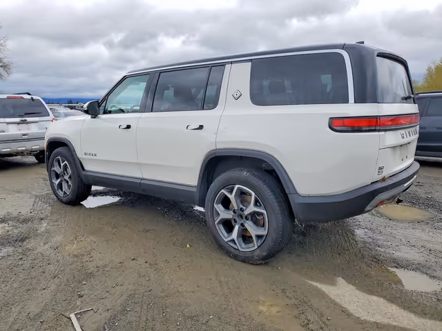 Rivian R1S - фото 4