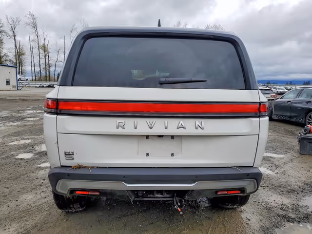 Rivian R1S - фото 5