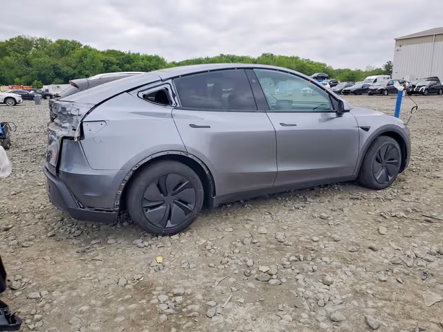 Tesla Model Y - фото 3