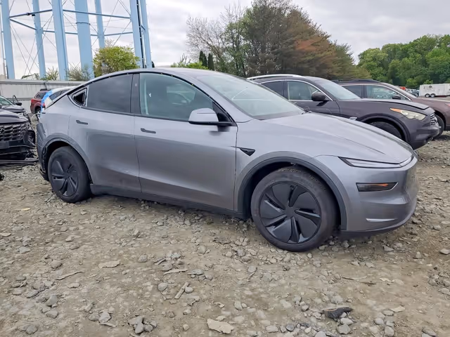 Tesla Model Y - фото 4