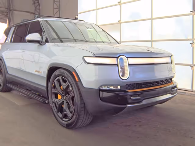 Rivian R1S - зображення 1