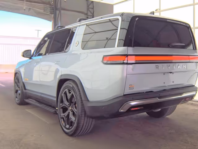 Rivian R1S - зображення 3