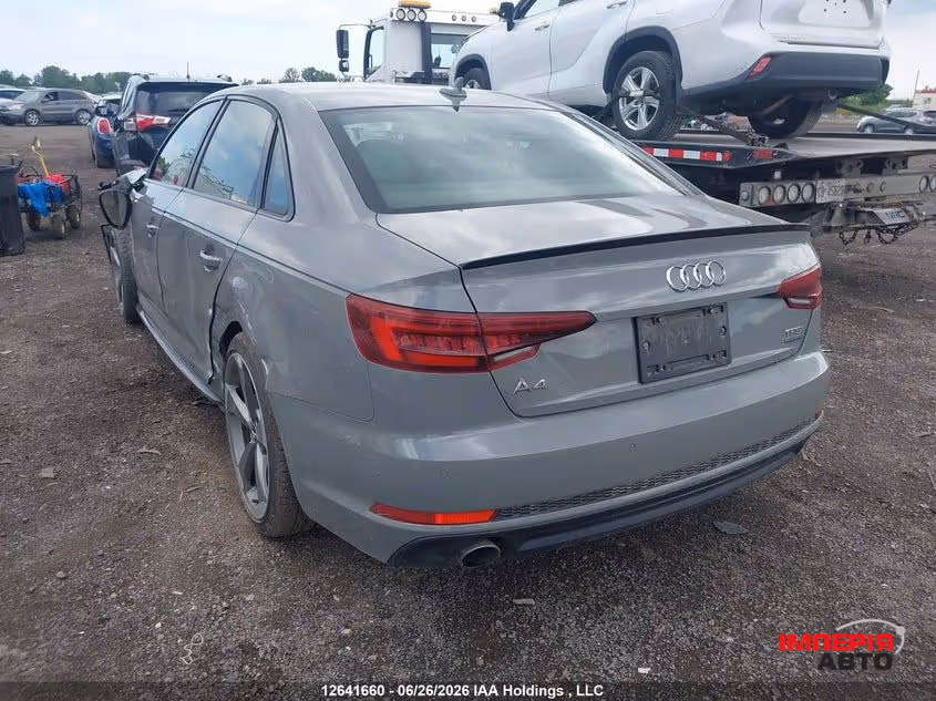 Audi A4 - фото 5