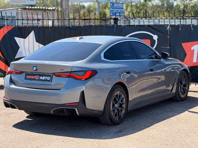 BMW i4 - фото 4