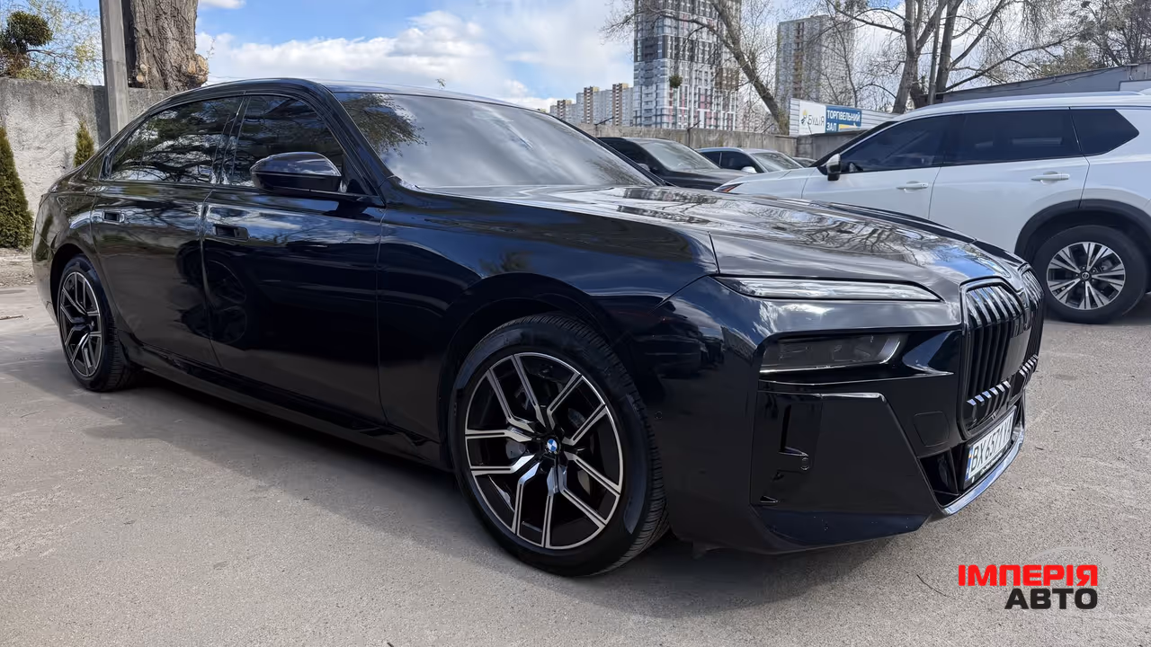BMW i7 - фото 3