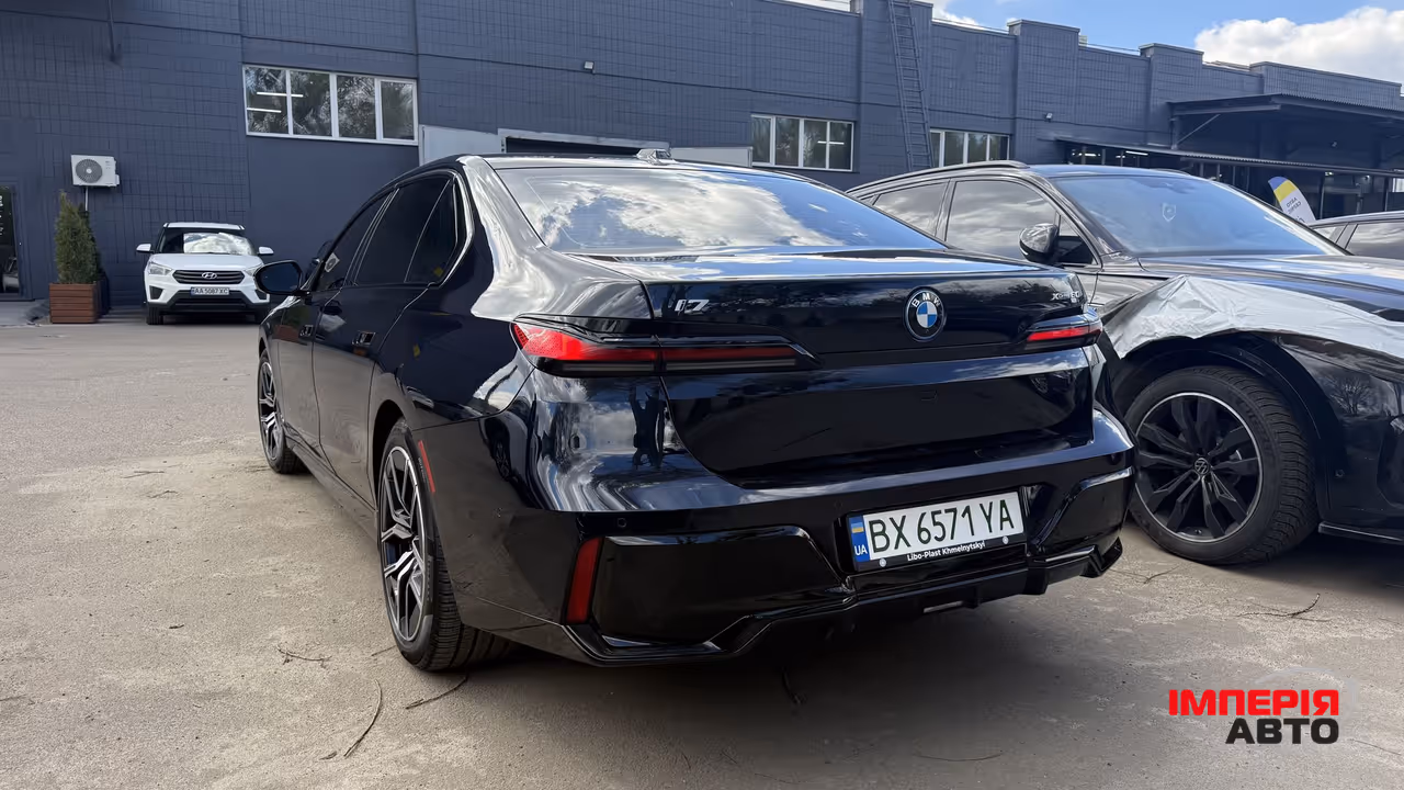 BMW i7 - фото 5