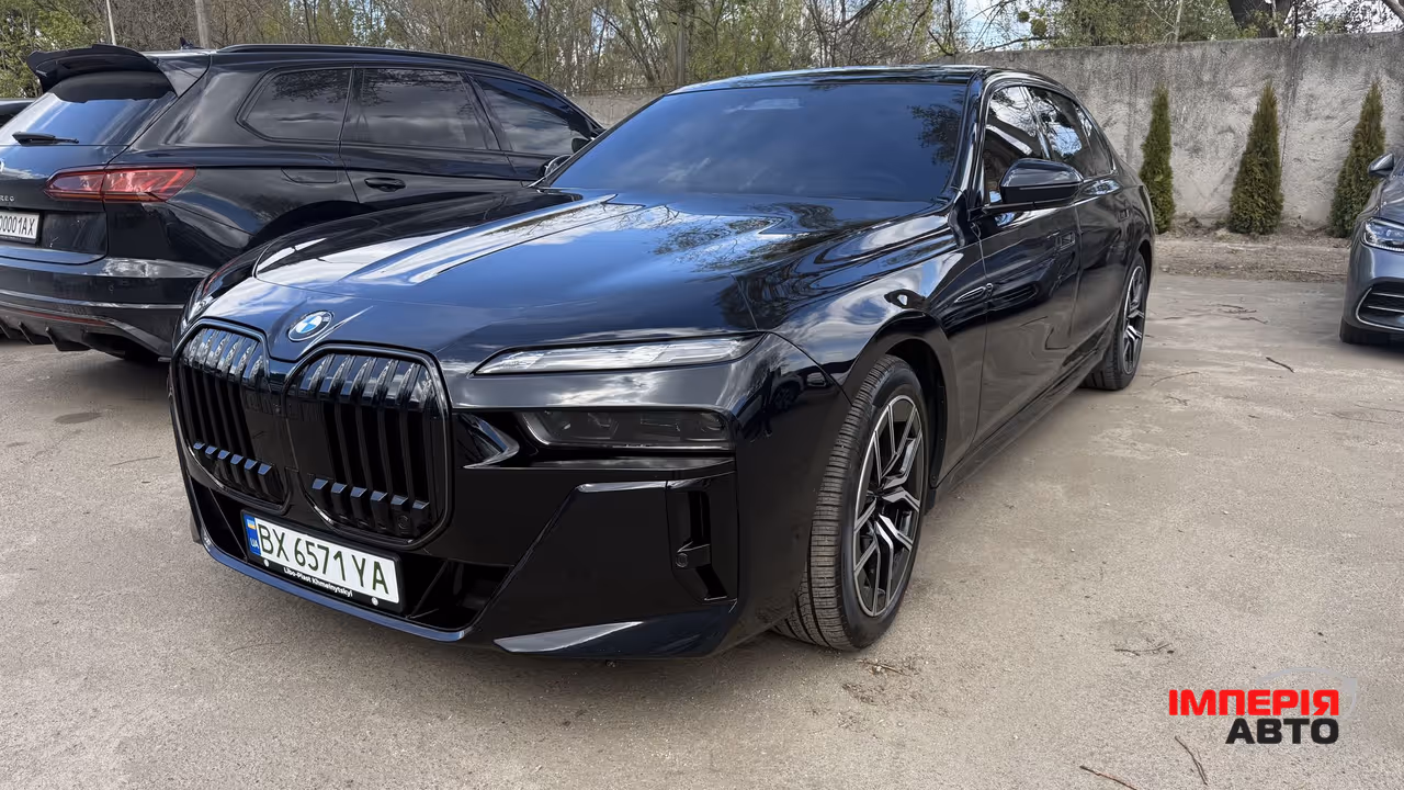 BMW i7 - фото 2