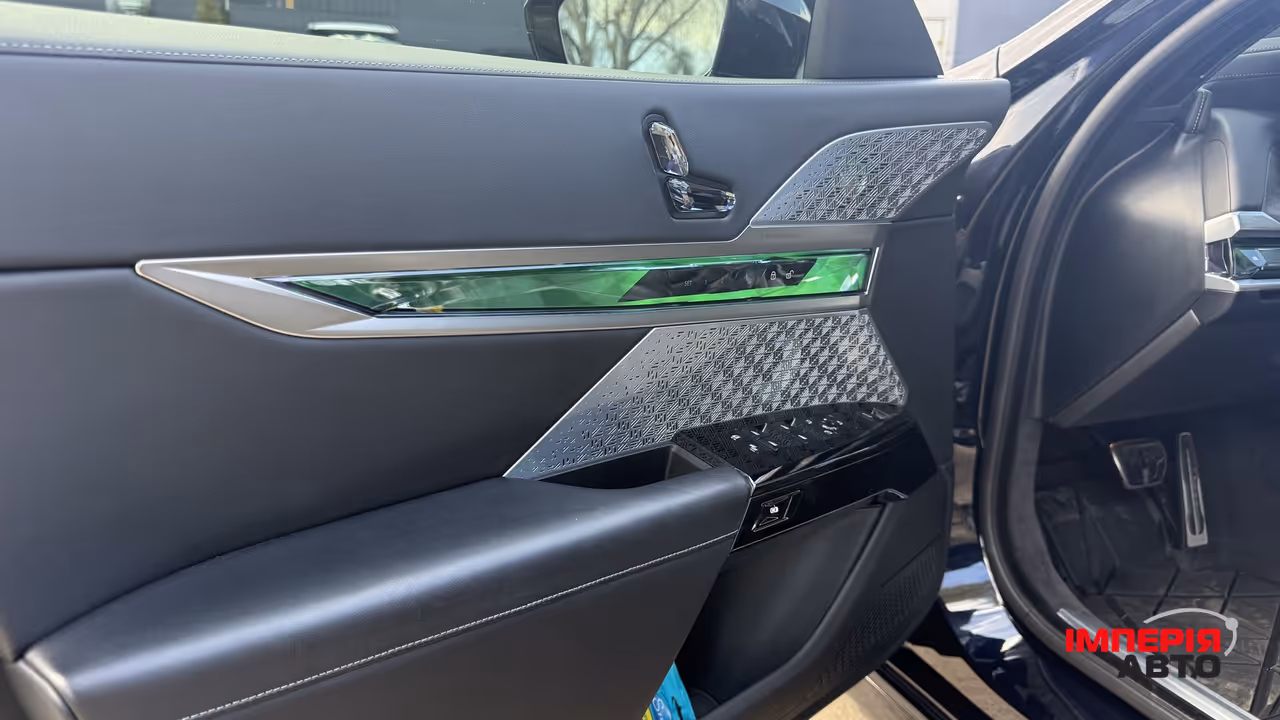 BMW i7 - фото 8
