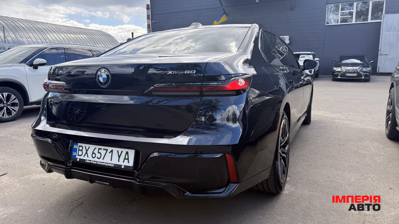 BMW i7 - фото 6