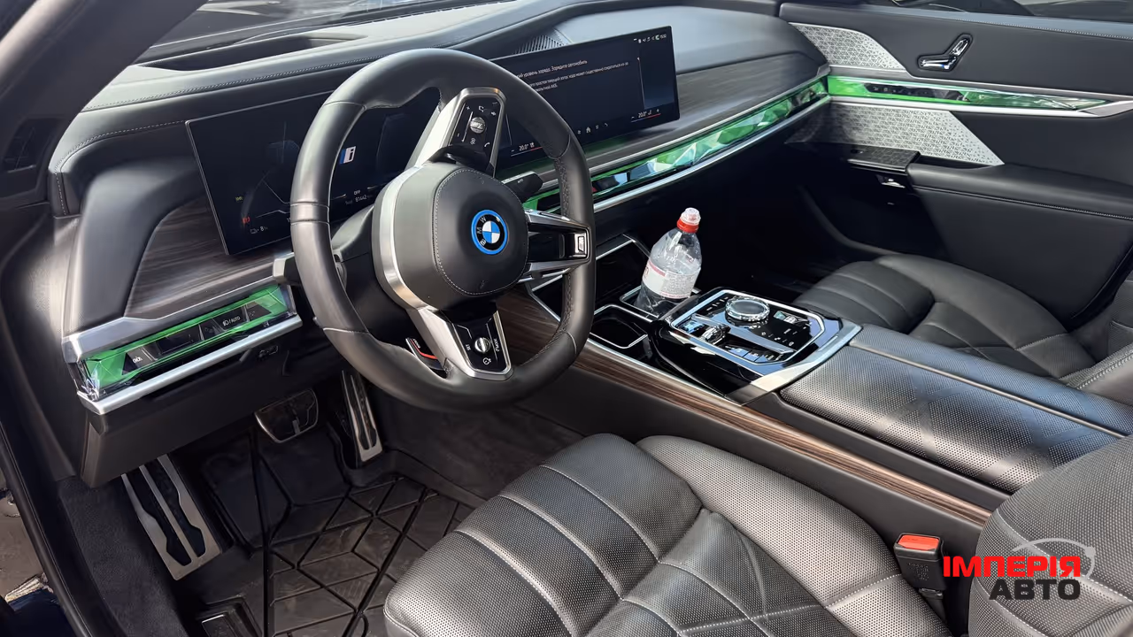 BMW i7 - фото 9
