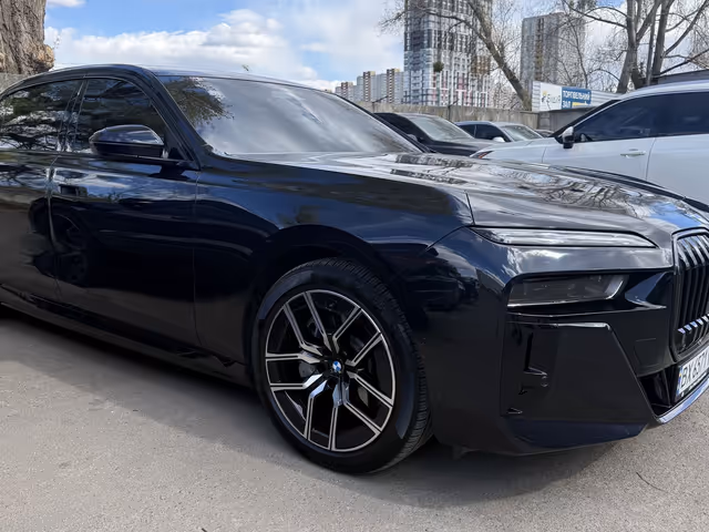 BMW i7 - фото 3