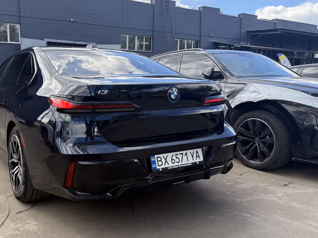 BMW i7 - фото 5