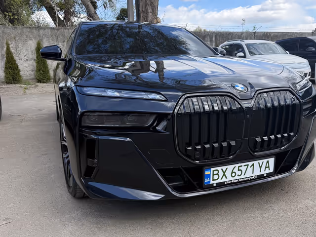 BMW i7