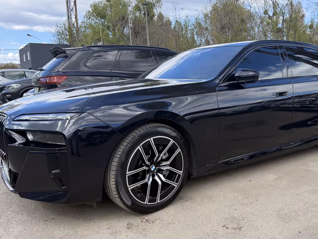 BMW i7 - фото 4
