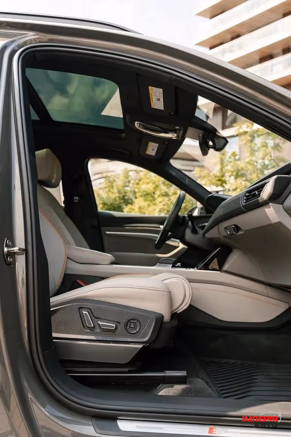 Audi e-tron - фото 13