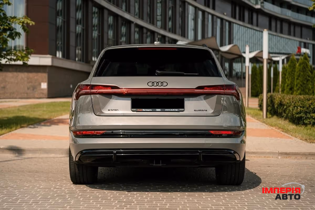 Audi e-tron - фото 6