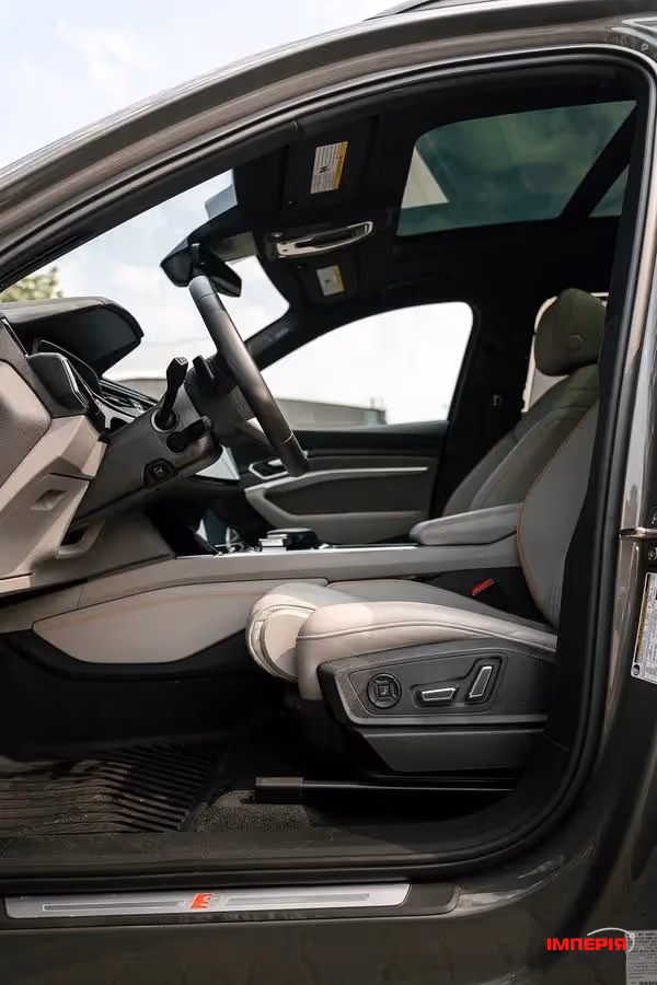 Audi e-tron - фото 11