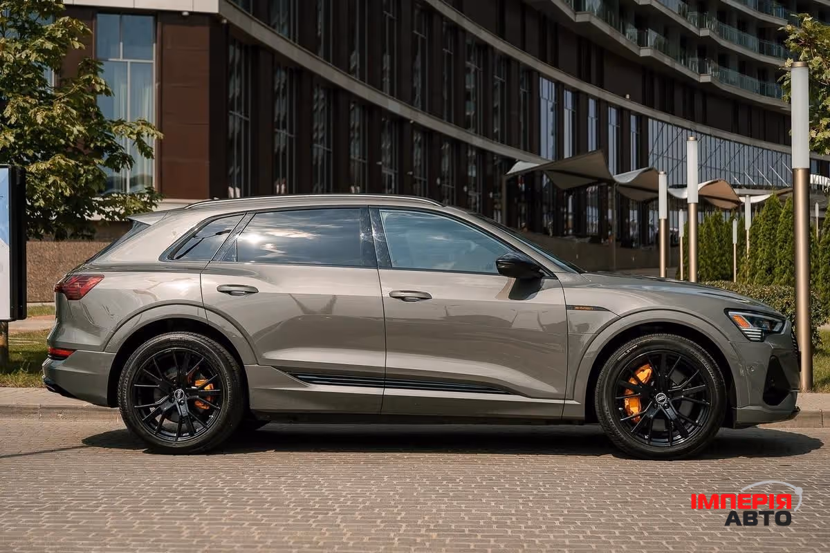 Audi e-tron - фото 8