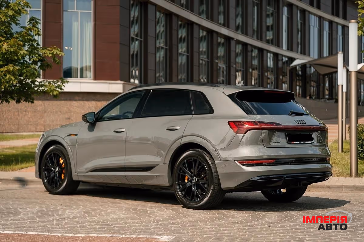 Audi e-tron - фото 5