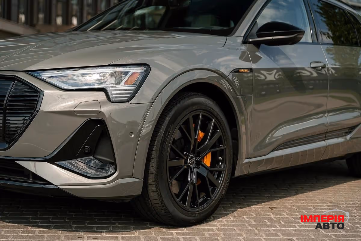Audi e-tron - фото 3