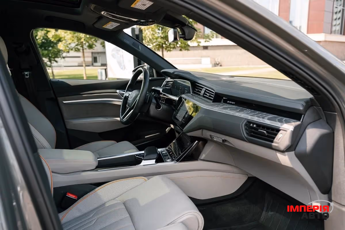 Audi e-tron - фото 12