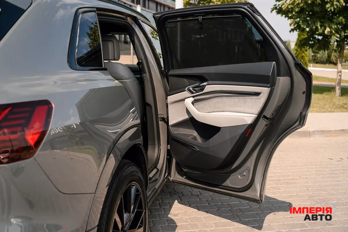 Audi e-tron - фото 15