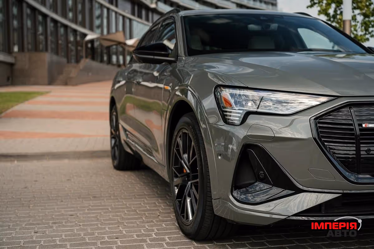 Audi e-tron - фото 1