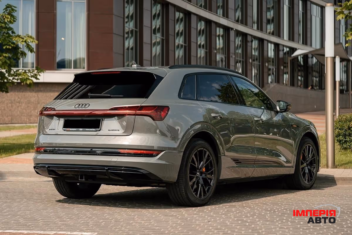 Audi e-tron - фото 7