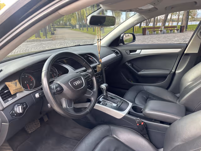 Audi A4 - фото 5
